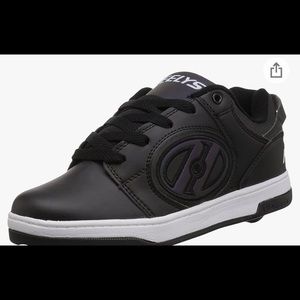 BRAND NEW Kids Heelys size 1